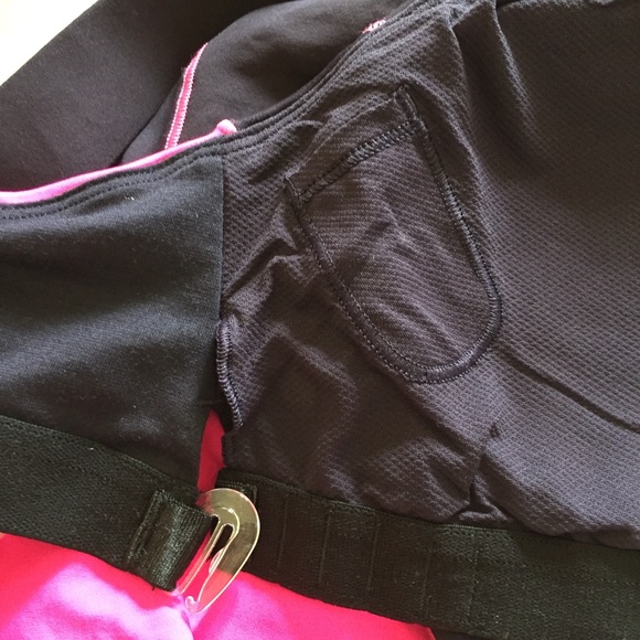 Lululemon workout top, size 8, EUC. - Picture 7 of 8